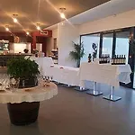 Chateau La Cheze - Bordeaux 호텔 3*