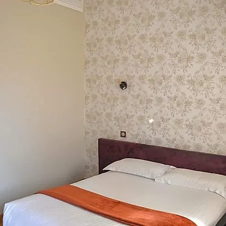 Chateau La Cheze - Bordeaux 3*