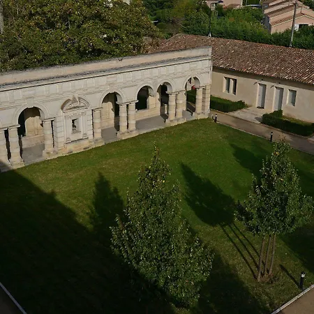 Chateau La Cheze - Bordeaux 3*