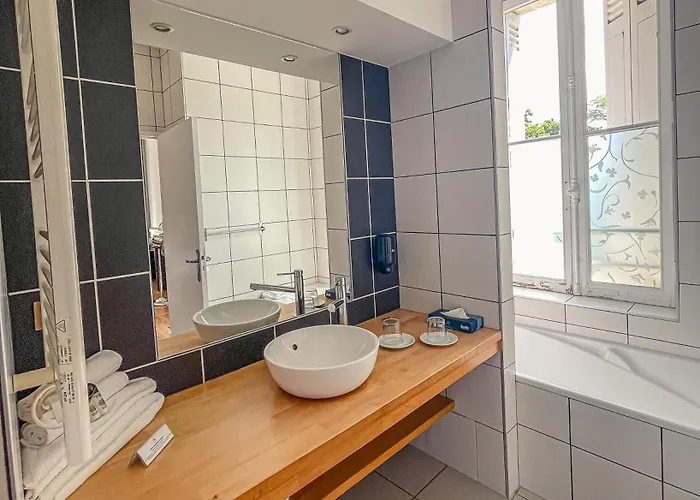 Chateau La Cheze - Bordeaux 3*