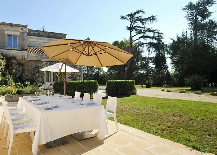 Chateau La Cheze - Bordeaux Hotel 3*